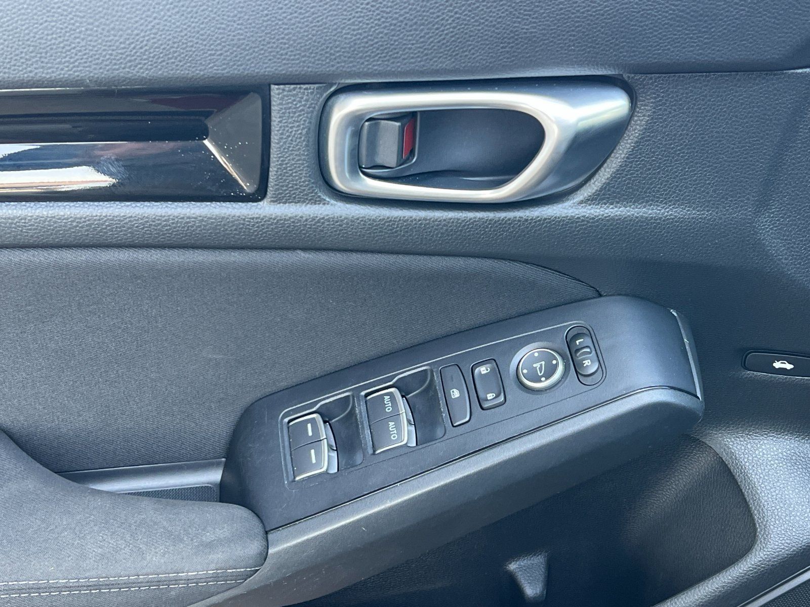 Used 2025 Honda Civic FWD Hybrid Sedan image 11
