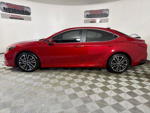 Used 2025 Toyota Camry XLE FWD image 7