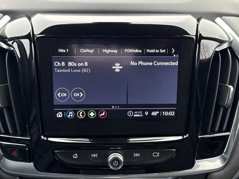 Used 2023 Chevrolet Traverse LT image 3