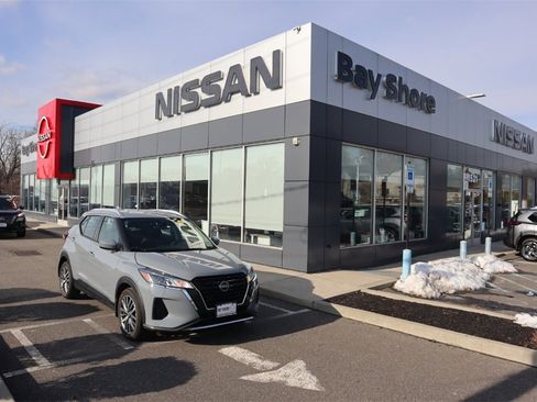 Certified 2024 Nissan Kicks SV image 1