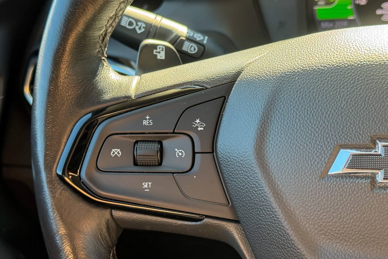 Used 2022 Chevrolet Bolt EUV LT w/ Convenience Package FWD image 25