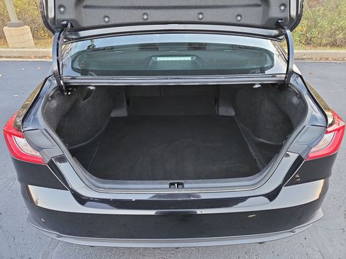 Used 2025 Toyota Camry LE image 9