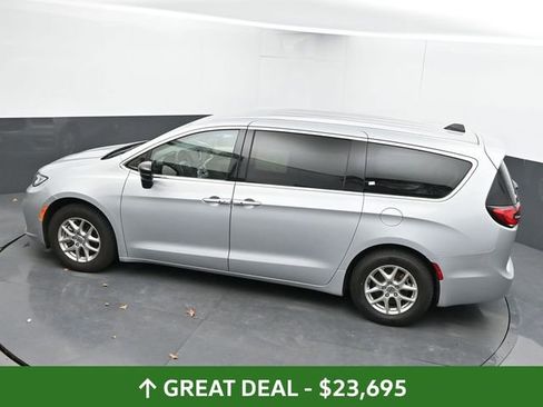 Used 2024 Chrysler Pacifica Touring-L FWD image 42