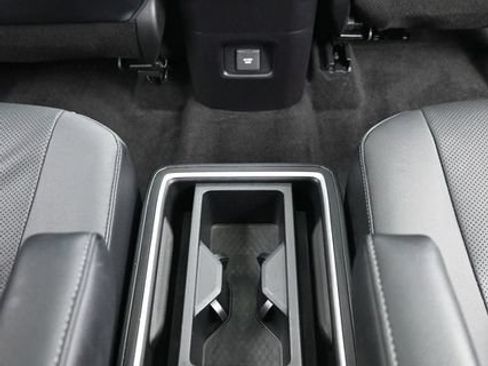 Used 2024 Toyota Grand Highlander AWD image 21