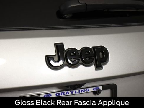 Used 2019 Jeep Grand Cherokee Laredo AWD/4WD image 30