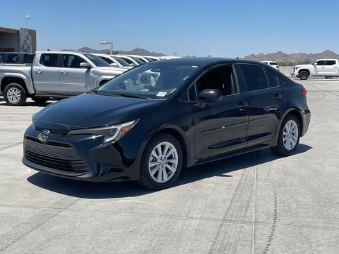 Used 2023 Toyota Corolla LE w/ LE Premium Package FWD image 4