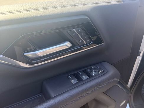 Certified 2025 GMC Yukon XL Denali AWD/4WD image 11