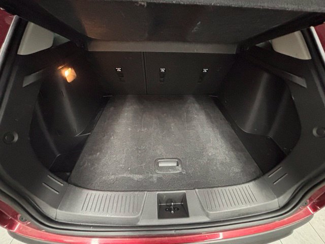 Used 2025 Chevrolet Trax LT w/ Sunroof Package FWD image 9