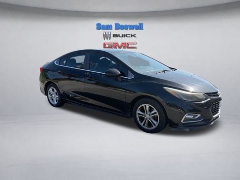Used 2017 Chevrolet Cruze LT w/ Convenience Package FWD image 3