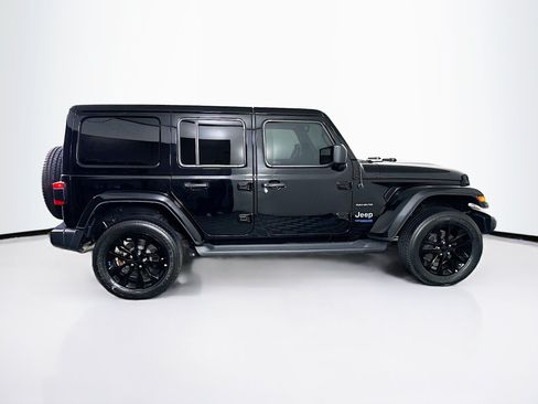 Used 2022 Jeep Wrangler Unlimited Sahara w/ Safety Group AWD/4WD image 10