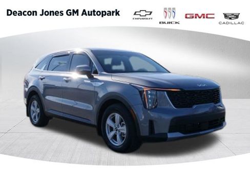 Used 2025 Kia Sorento LX image 1