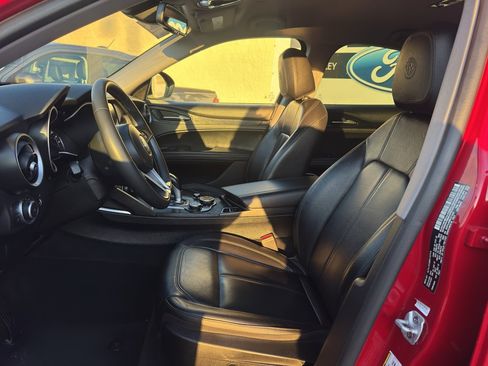 Used 2019 Alfa Romeo Stelvio image 9