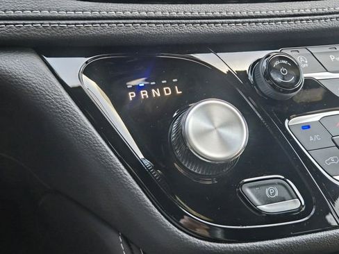 New 2027 Chrysler Pacifica Limited FWD image 12