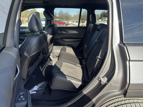 New 2025 Jeep Grand Cherokee Altitude image 36