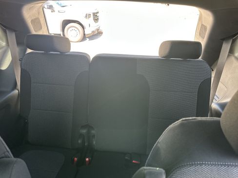 Used 2023 Chevrolet Traverse LT FWD image 25