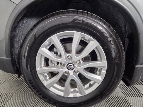 Used 2020 Nissan Rogue S w/ Special Edition Package FWD image 9