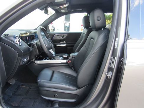 Used 2022 Mercedes-Benz GLB 250 w/ Premium Package Lite image 13