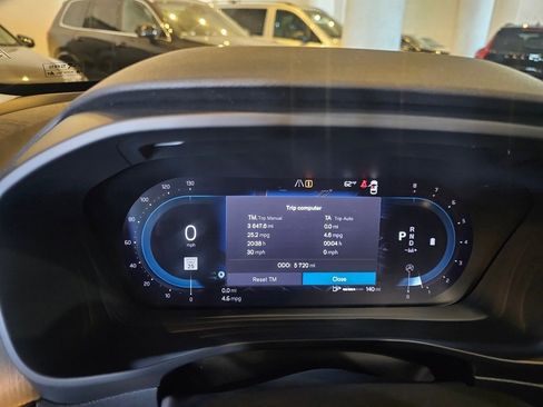 Certified 2024 Volvo XC40 B5 Plus image 20