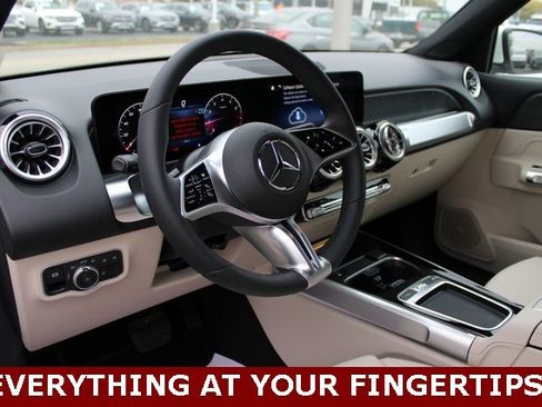 New 2025 Mercedes-Benz GLB 250 4MATIC image 13