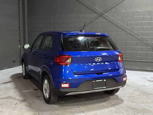 Used 2023 Hyundai Venue SE FWD image 6
