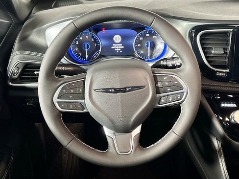 New 2026 Chrysler Pacifica Limited image 13