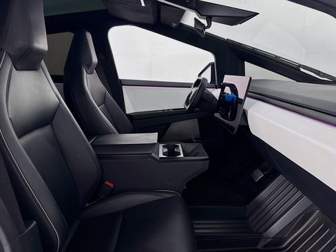 Used 2024 Tesla Cybertruck AWD Crew Cab image 6