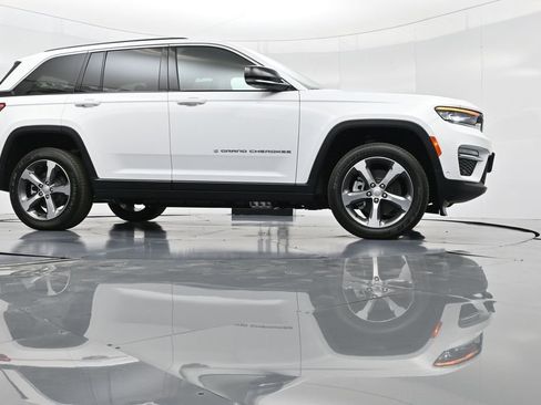 New 2025 Jeep Grand Cherokee Limited 4xe w/ Luxury Tech Group II image 36