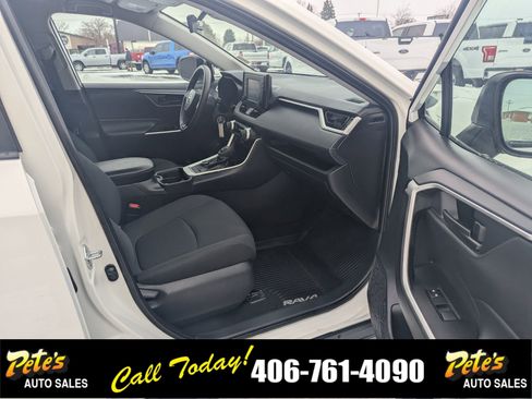 Used 2020 Toyota RAV4 LE image 14