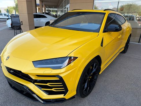 Used 2021 Lamborghini Urus AWD/4WD image 1