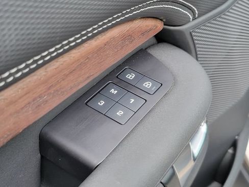 Used 2025 Land Rover Discovery Dynamic SE AWD/4WD image 28