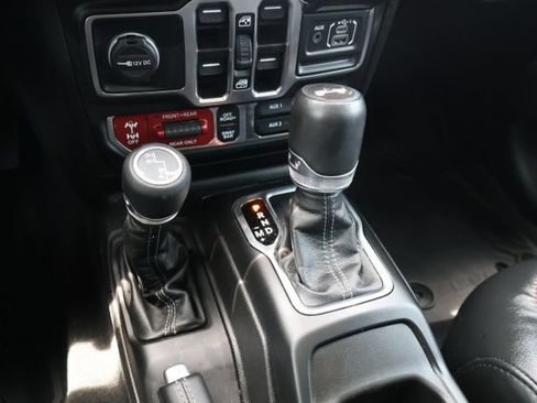 Used 2025 Jeep Wrangler Unlimited Rubicon w/ Convenience Group AWD/4WD image 12