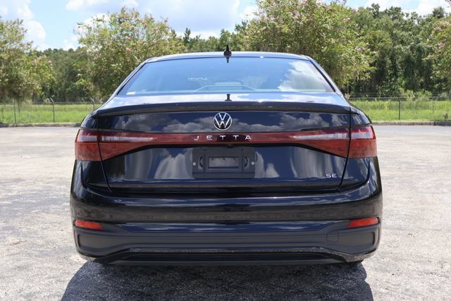 Certified 2025 Volkswagen Jetta SE FWD image 7