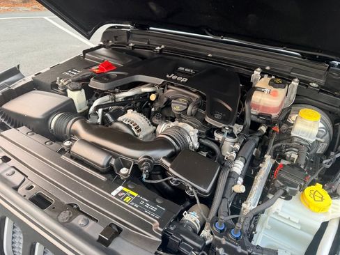 Used 2019 Jeep Wrangler Unlimited Sahara w/ Uconnect 4C Nav & Sound Group AWD/4WD image 32