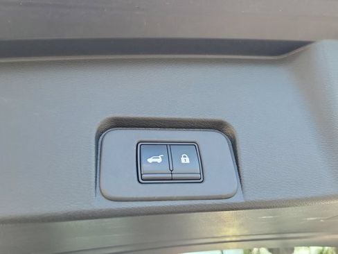 Used 2022 Nissan Rogue SV w/ SV Premium Package FWD image 9
