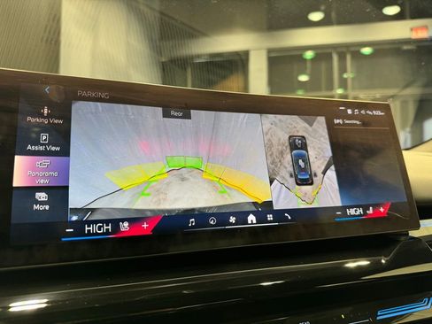 Certified 2025 BMW 530i xDrive w/ Premium Package image 7