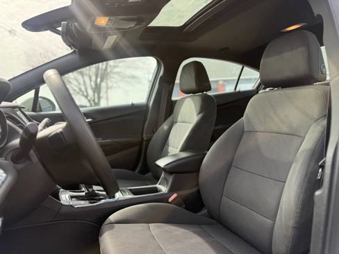 Used 2017 Chevrolet Cruze LT image 11