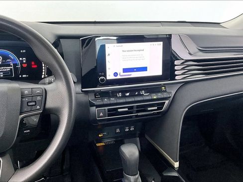 Used 2025 Toyota Camry LE AWD/4WD image 8