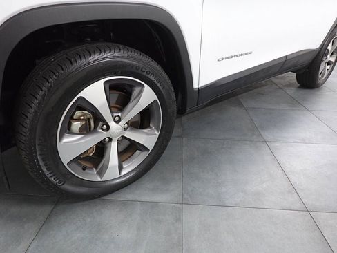 Used 2022 Jeep Cherokee Limited image 31