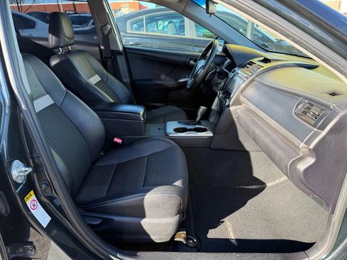 Used 2013 Toyota Camry L image 8