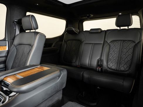 Used 2022 Jeep Grand Wagoneer Series III w/ Rear Seat Video Group 1 image 17