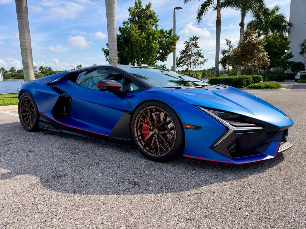 Used 2025 Lamborghini Revuelto AWD/4WD image 4