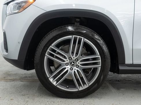 Used 2025 Mercedes-Benz GLS 450 4MATIC image 43
