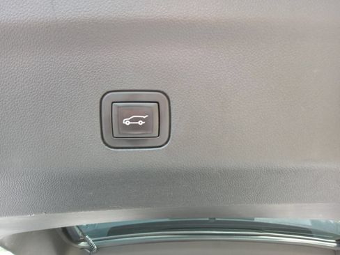 Used 2023 GMC Yukon Denali Ultimate AWD/4WD image 28