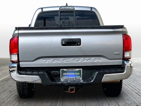 Used 2016 Toyota Tacoma TRD Off-Road w/ Towing Package image 7