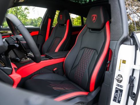 Used 2025 Lamborghini Urus SE AWD/4WD image 15