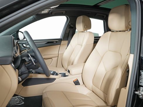 New 2026 Porsche Macan image 5