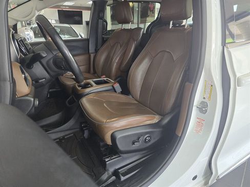 Used 2018 Chrysler Pacifica Limited image 9