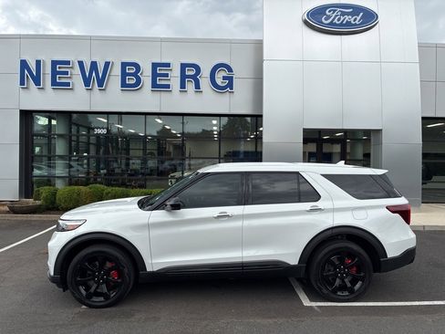 Used 2022 Ford Explorer ST w/ ST Street Pack image 4