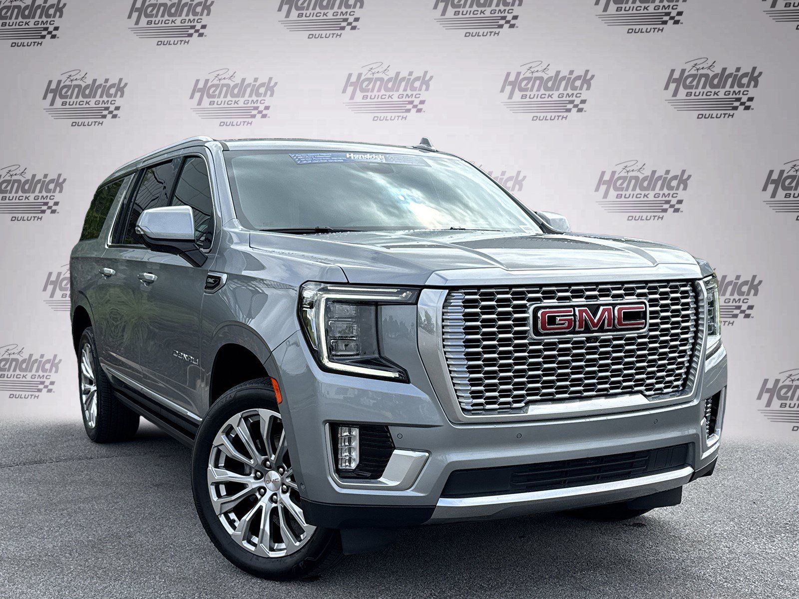 Used 2024 GMC Yukon XL Denali w/ Denali Reserve Package AWD/4WD image 2