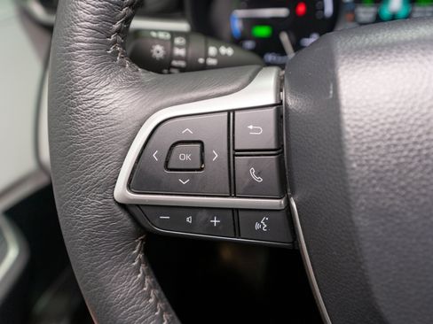 Used 2026 Toyota Sienna XLE FWD image 25